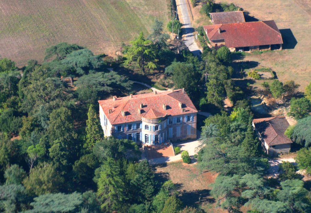 Chateau De Clermont-Saves Panzió LʼIsle-Jourdain Kültér fotó