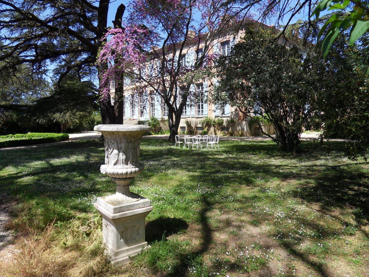 Chateau De Clermont-Saves Panzió LʼIsle-Jourdain Kültér fotó